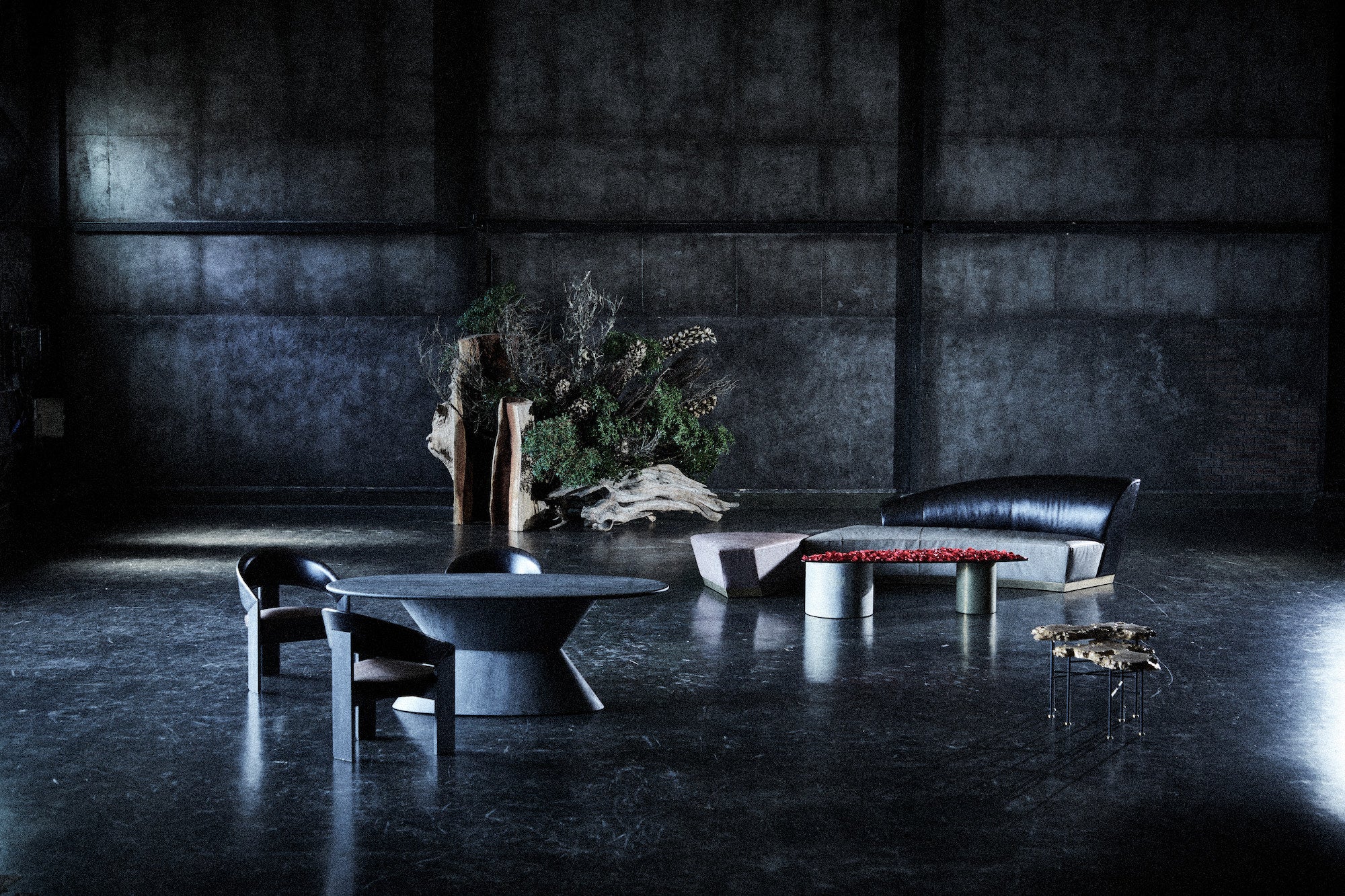 【Cassina IXC.】フラワーベース　Vanessa Mitrani 新商品】VANESSA MITRANI｜彫刻のようなフラワーベース｜TALK LIVING